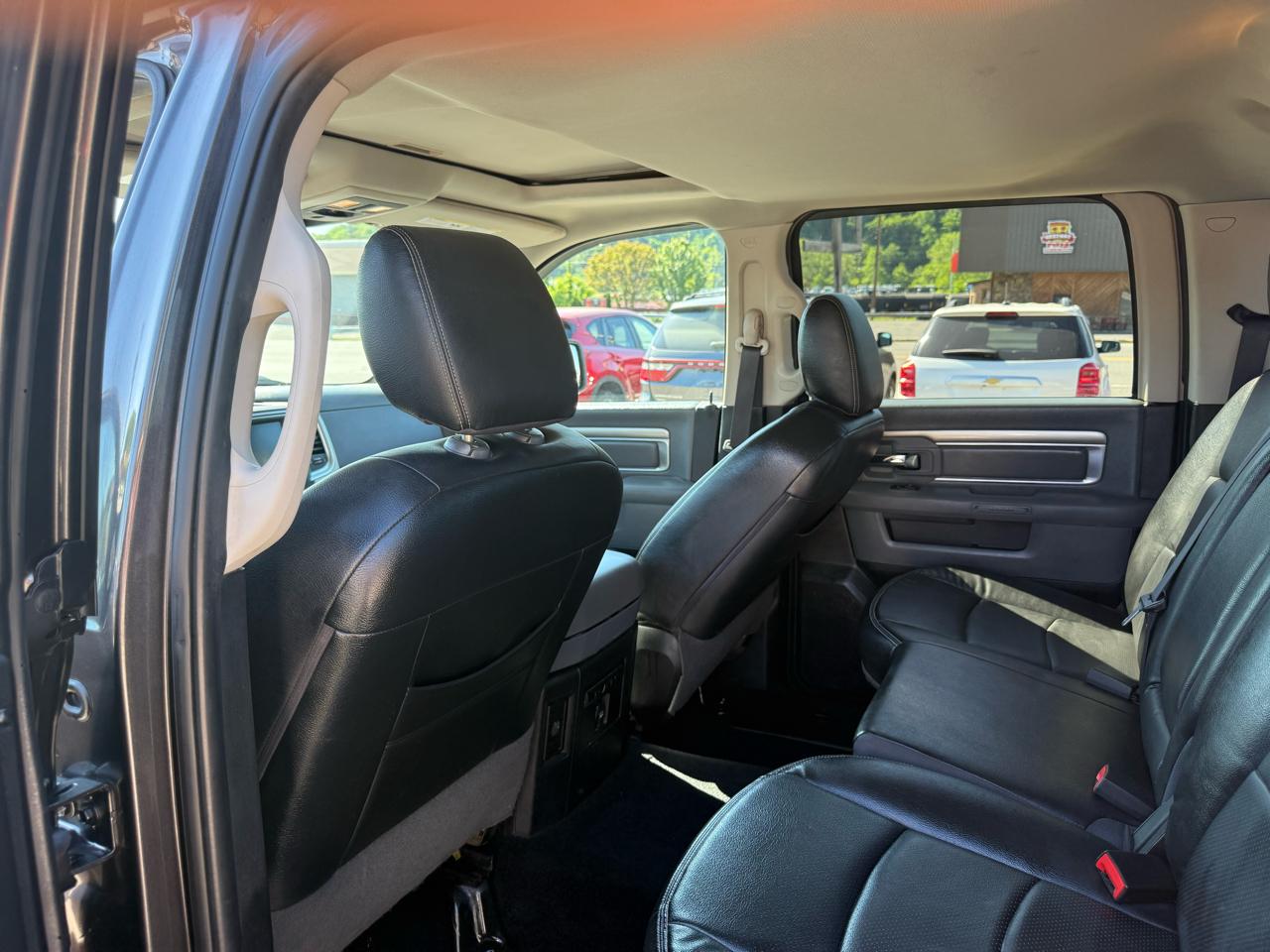 RAM 1500 SLT Crew Cab SWB 4WD 2016