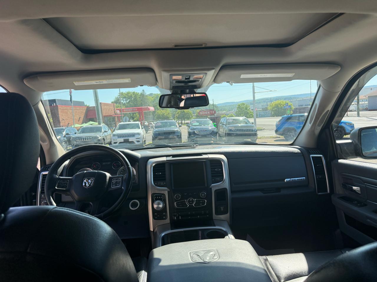 RAM 1500 SLT Crew Cab SWB 4WD 2016