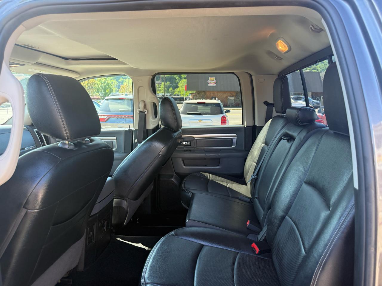 RAM 1500 SLT Crew Cab SWB 4WD 2016