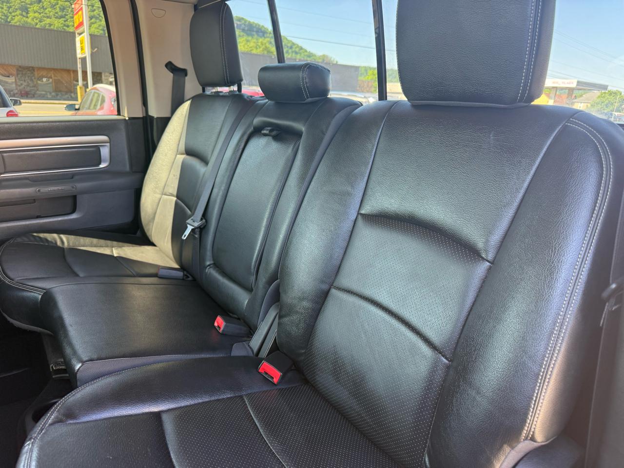 RAM 1500 SLT Crew Cab SWB 4WD 2016
