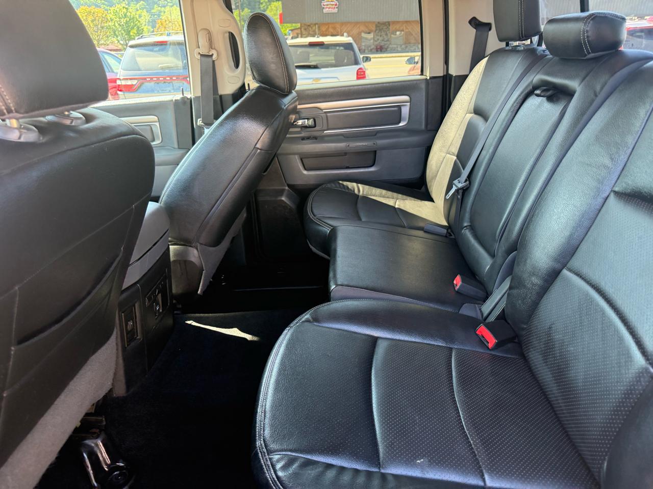 RAM 1500 SLT Crew Cab SWB 4WD 2016