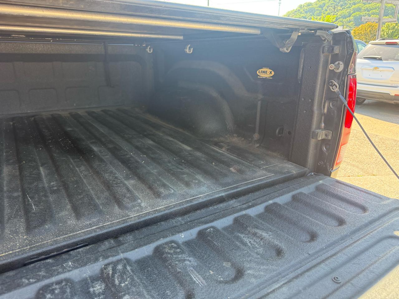 RAM 1500 SLT Crew Cab SWB 4WD 2016