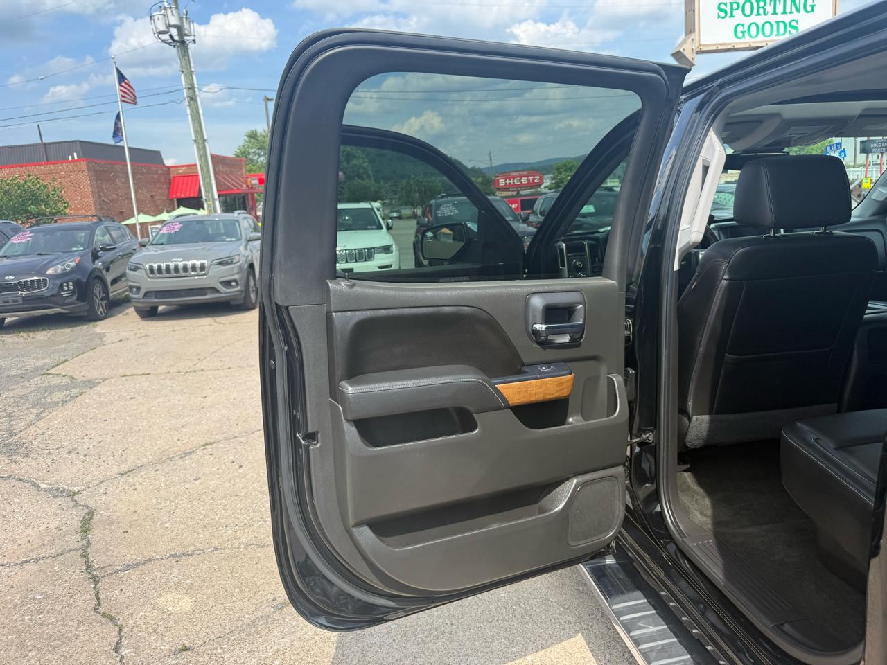 Chevrolet Silverado 1500 LTZ Crew Cab 4WD 2016