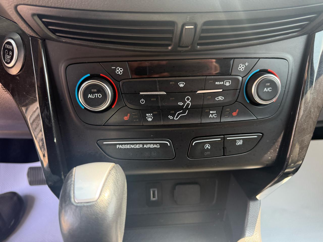Ford Escape Titanium 4WD 2017