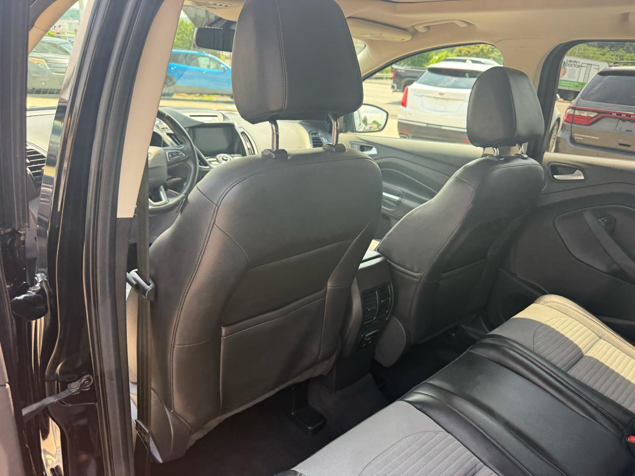 Ford Escape Titanium 4WD 2017