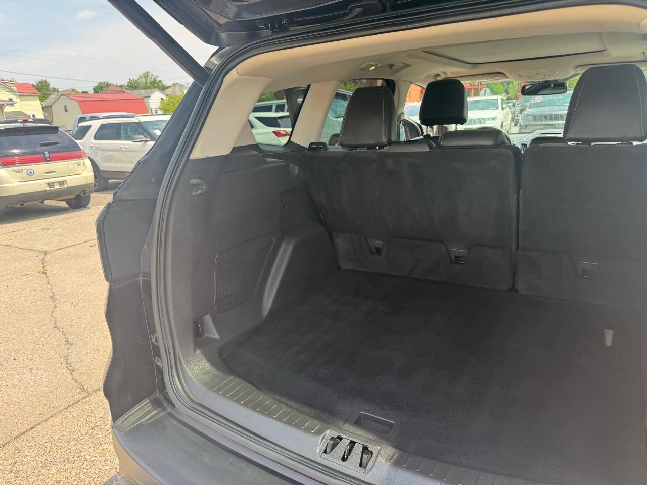 Ford Escape Titanium 4WD 2017