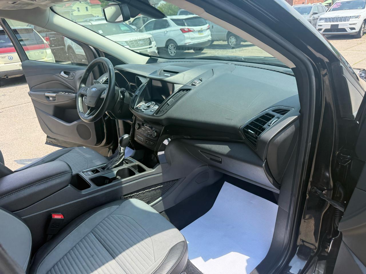 Ford Escape Titanium 4WD 2017