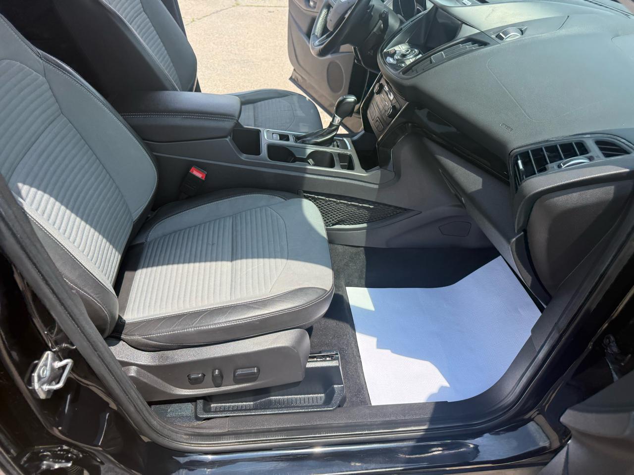 Ford Escape Titanium 4WD 2017