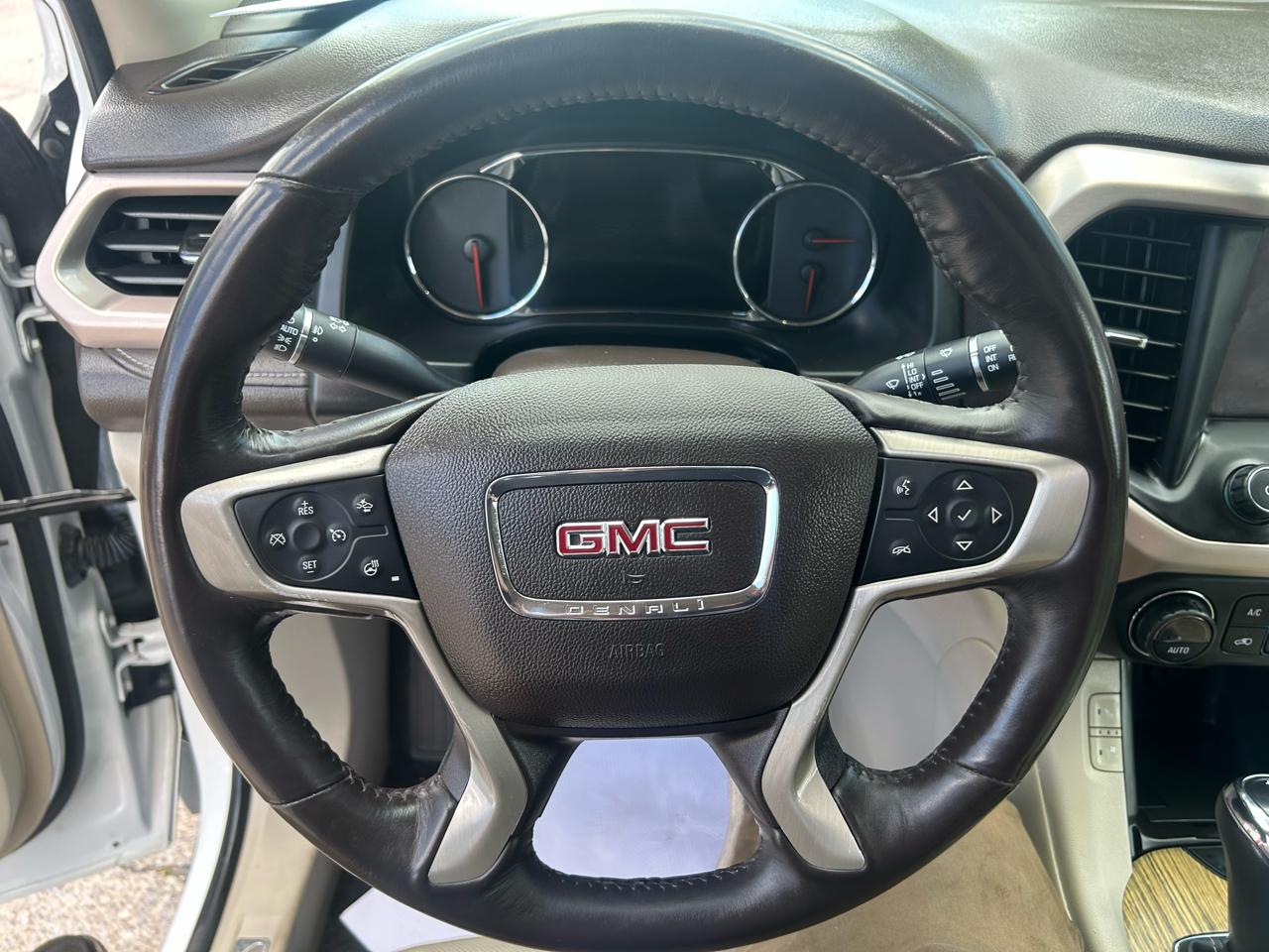 GMC Acadia Denali AWD 2017