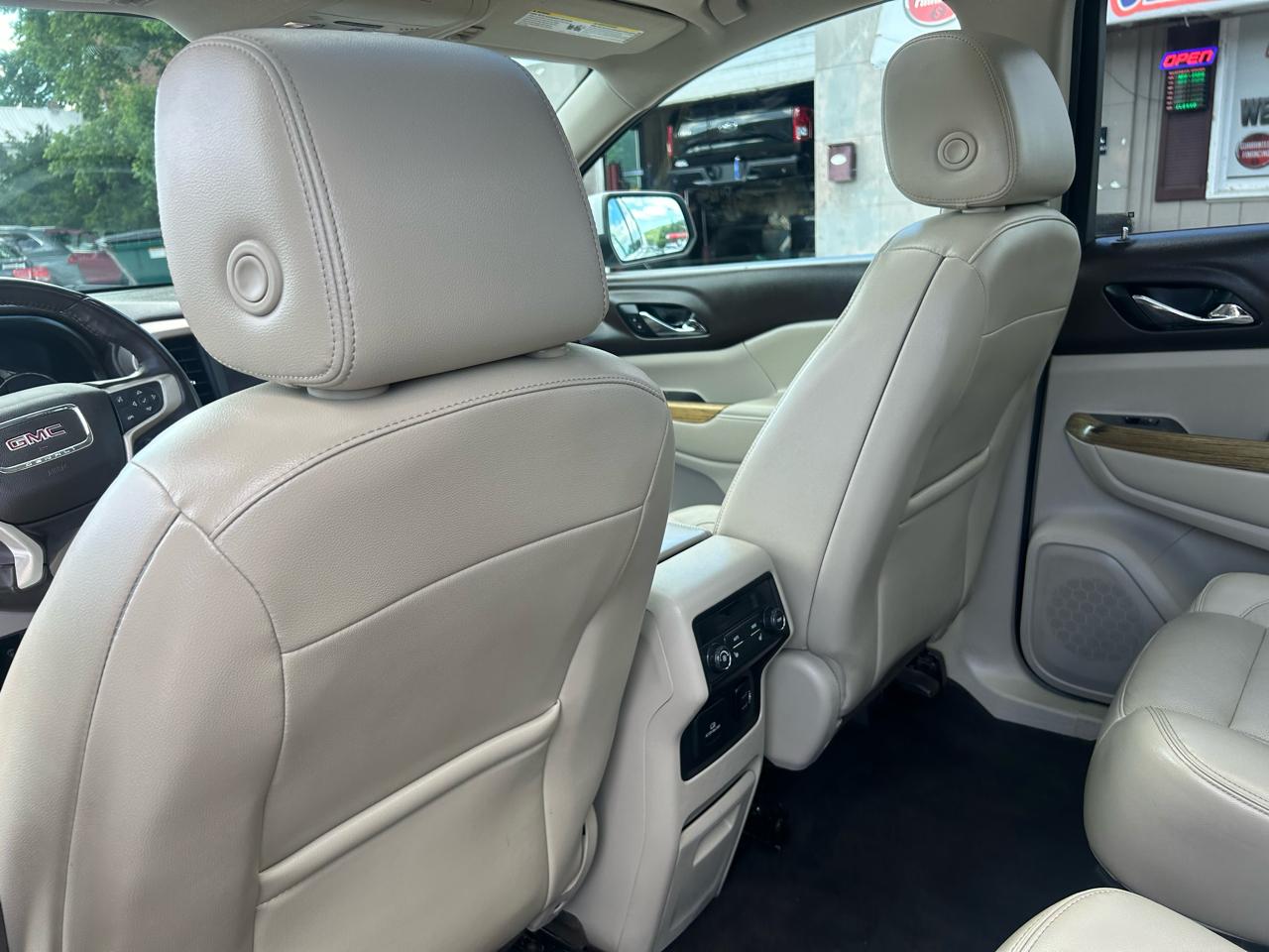 GMC Acadia Denali AWD 2017