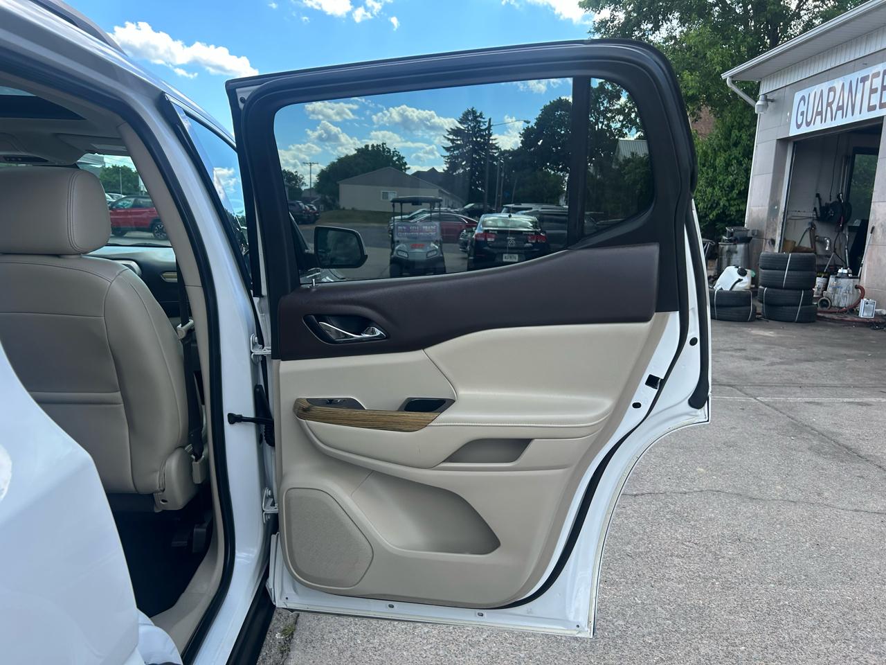 GMC Acadia Denali AWD 2017