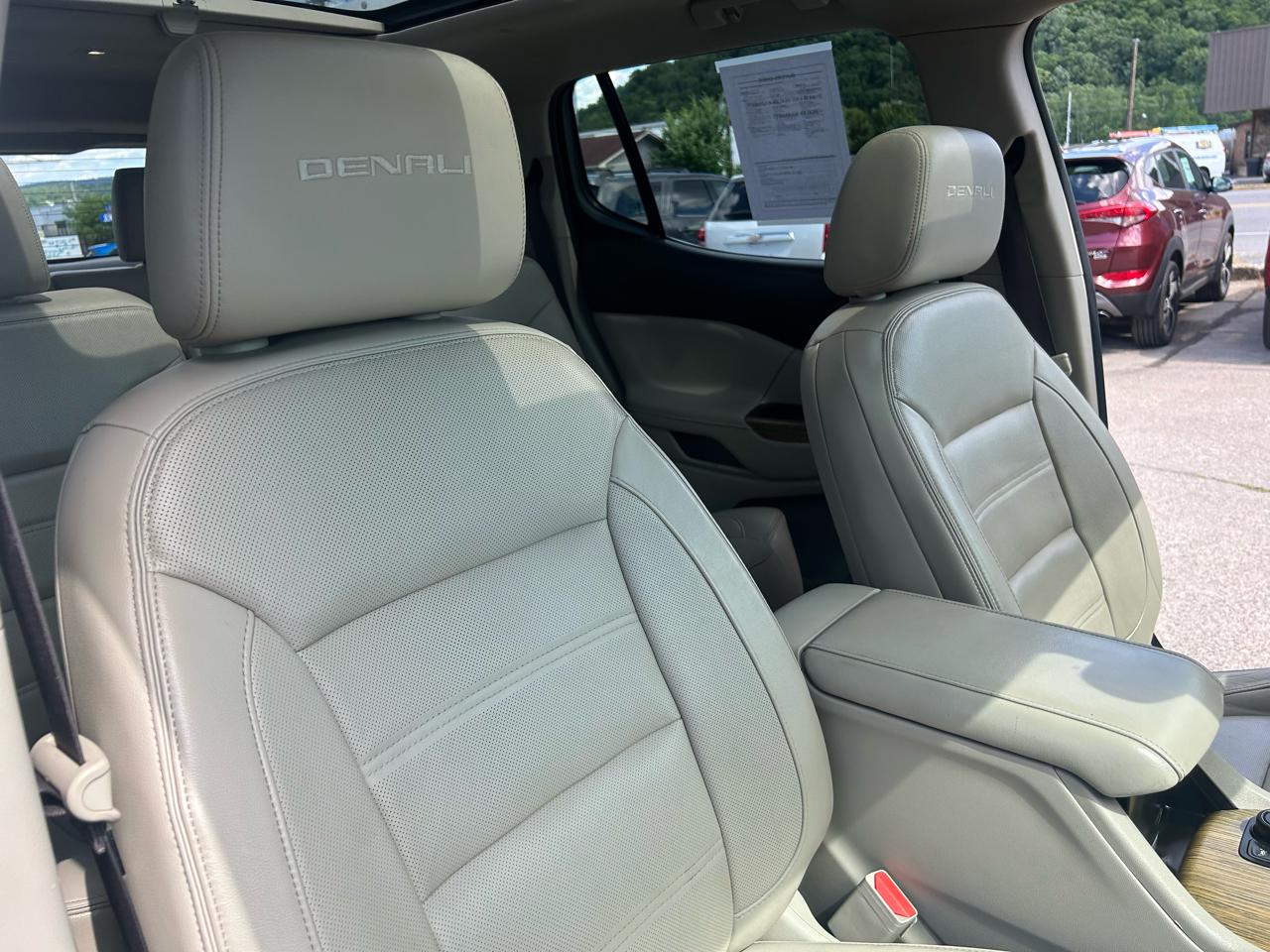 GMC Acadia Denali AWD 2017