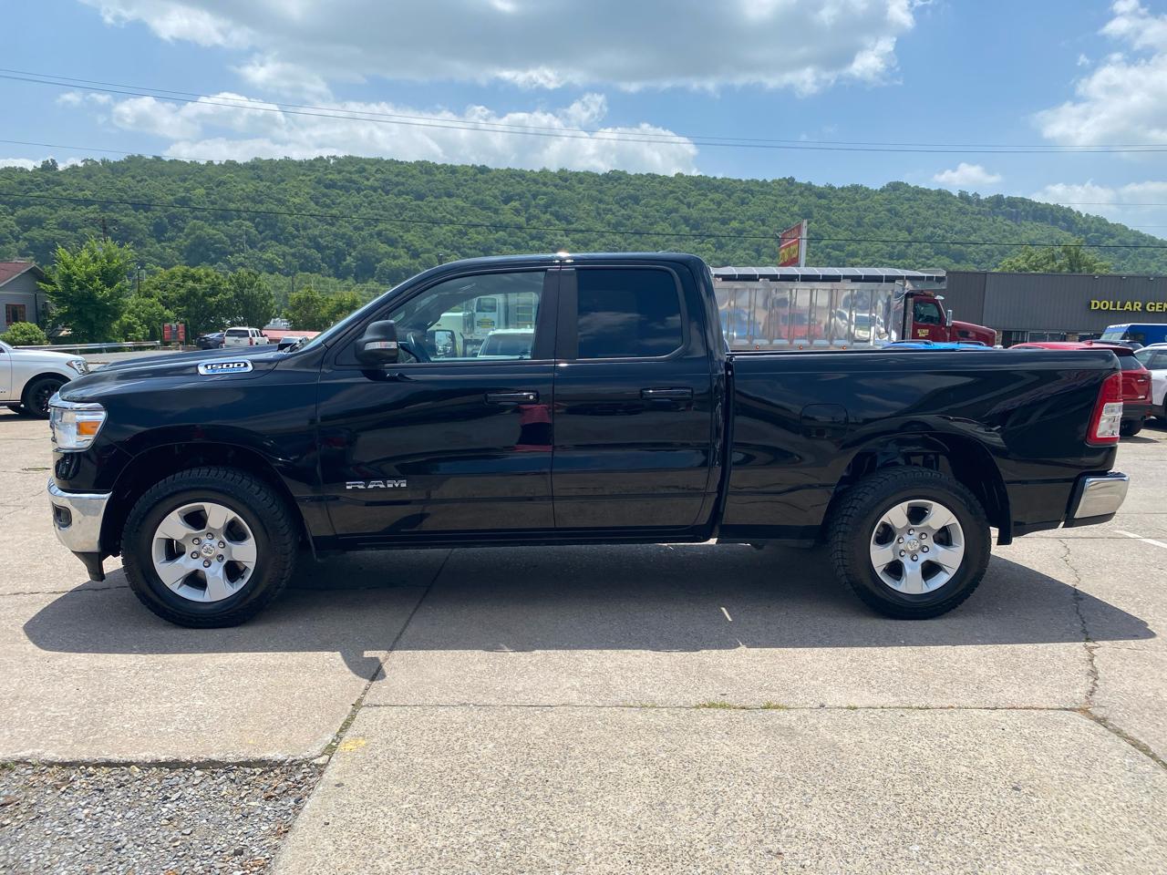RAM 1500 Big Horn 4x4 Quad Cab 6'4" Box 2022