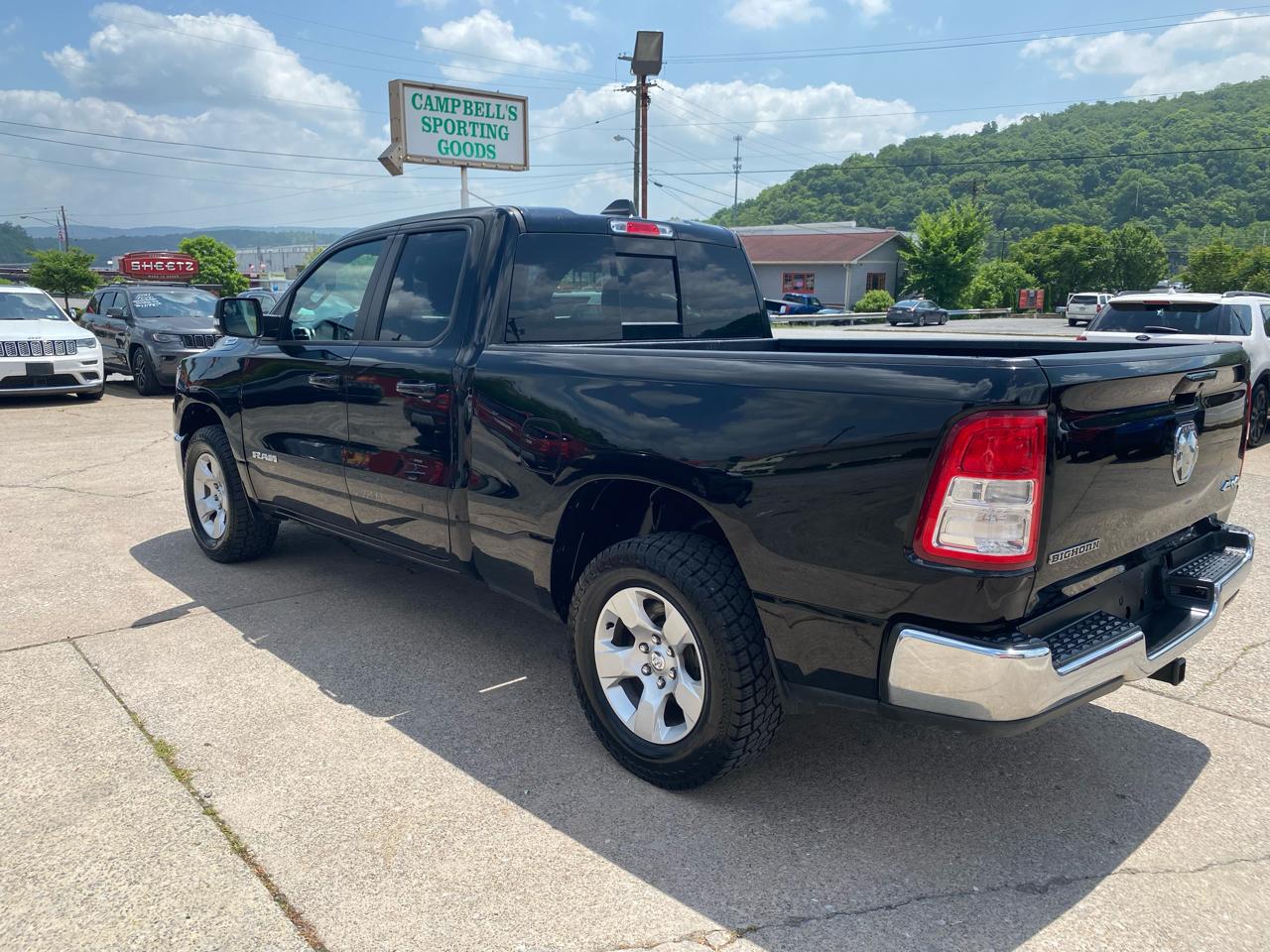 RAM 1500 Big Horn 4x4 Quad Cab 6'4" Box 2022