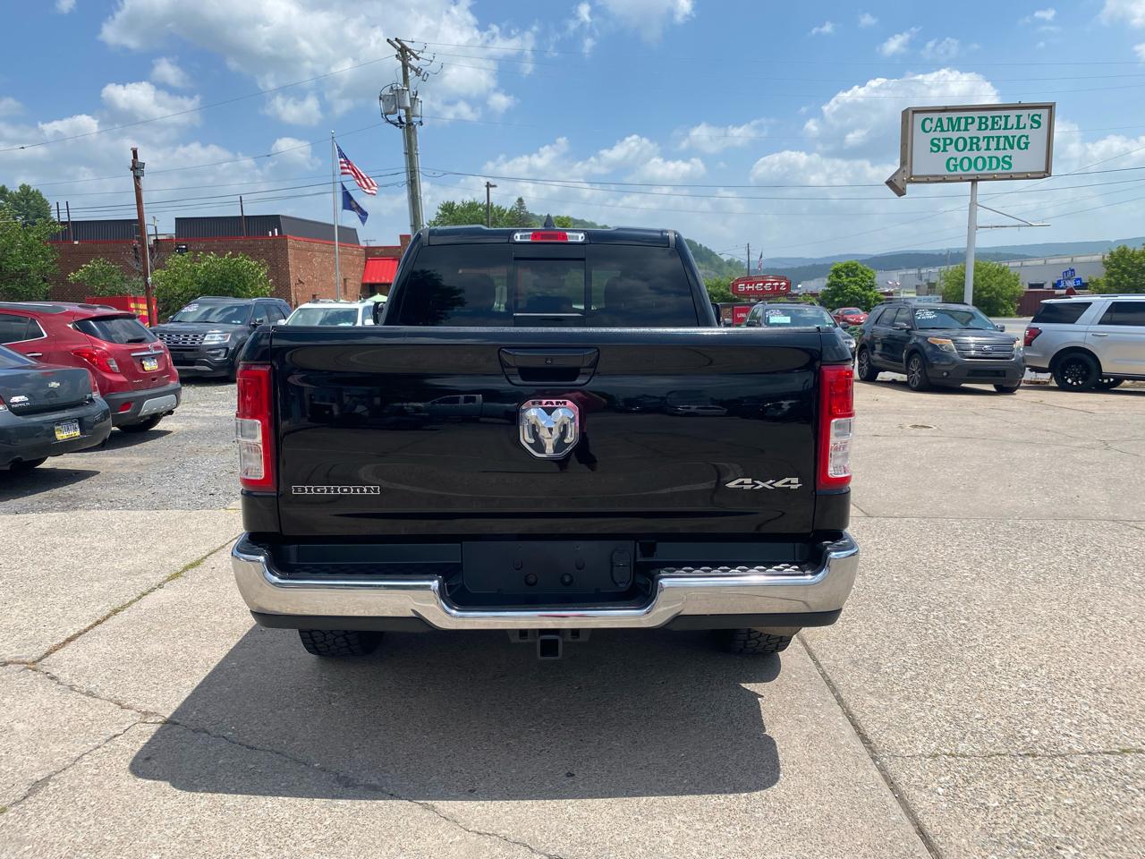 RAM 1500 Big Horn 4x4 Quad Cab 6'4" Box 2022
