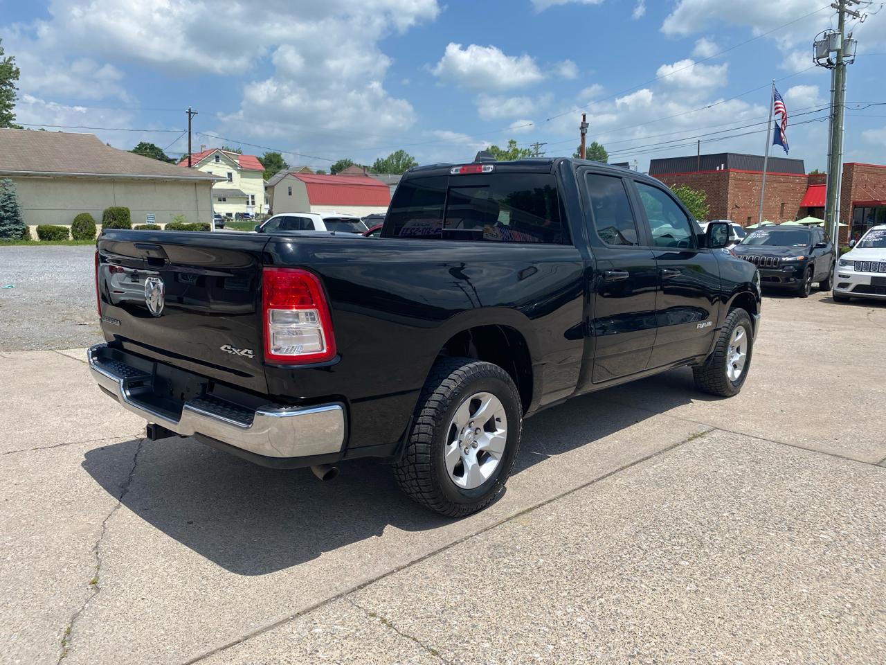RAM 1500 Big Horn 4x4 Quad Cab 6'4" Box 2022