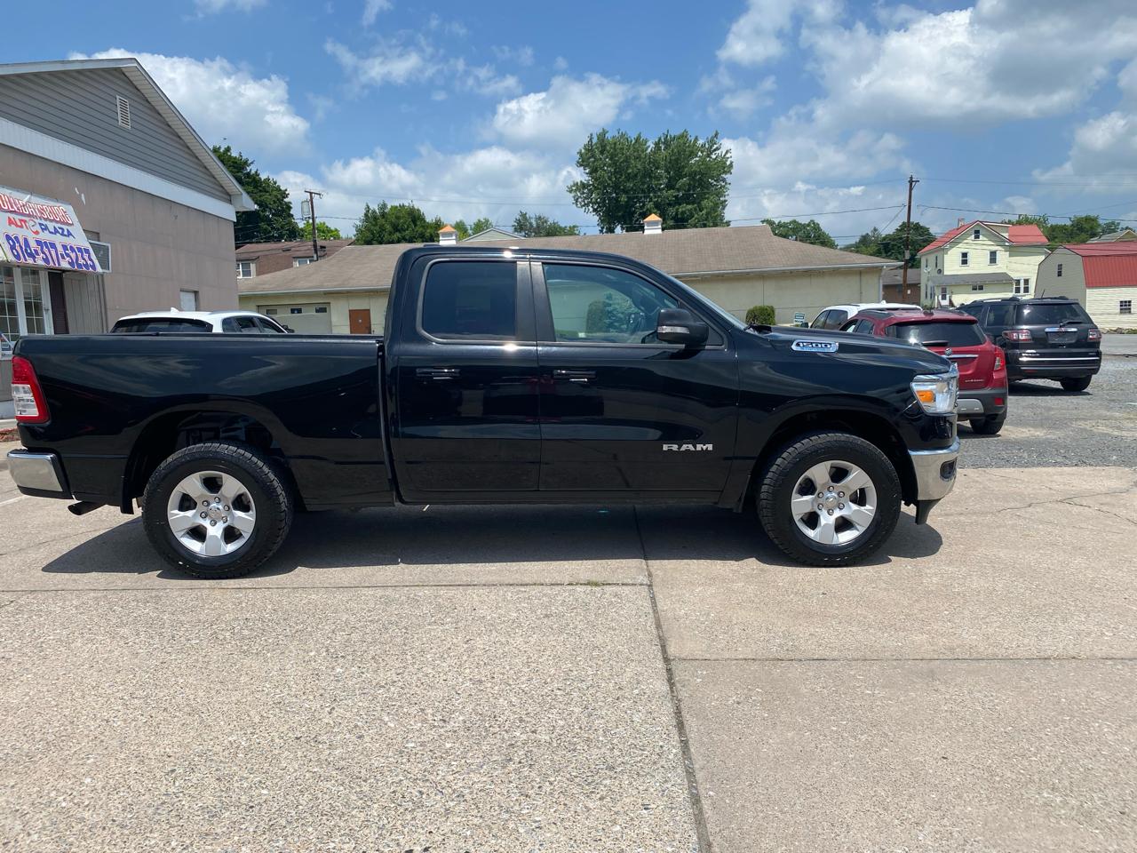 RAM 1500 Big Horn 4x4 Quad Cab 6'4" Box 2022