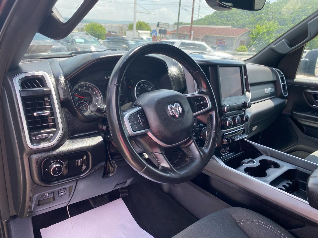RAM 1500 Big Horn 4x4 Quad Cab 6'4" Box 2022