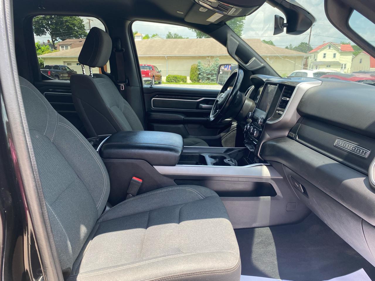 RAM 1500 Big Horn 4x4 Quad Cab 6'4" Box 2022