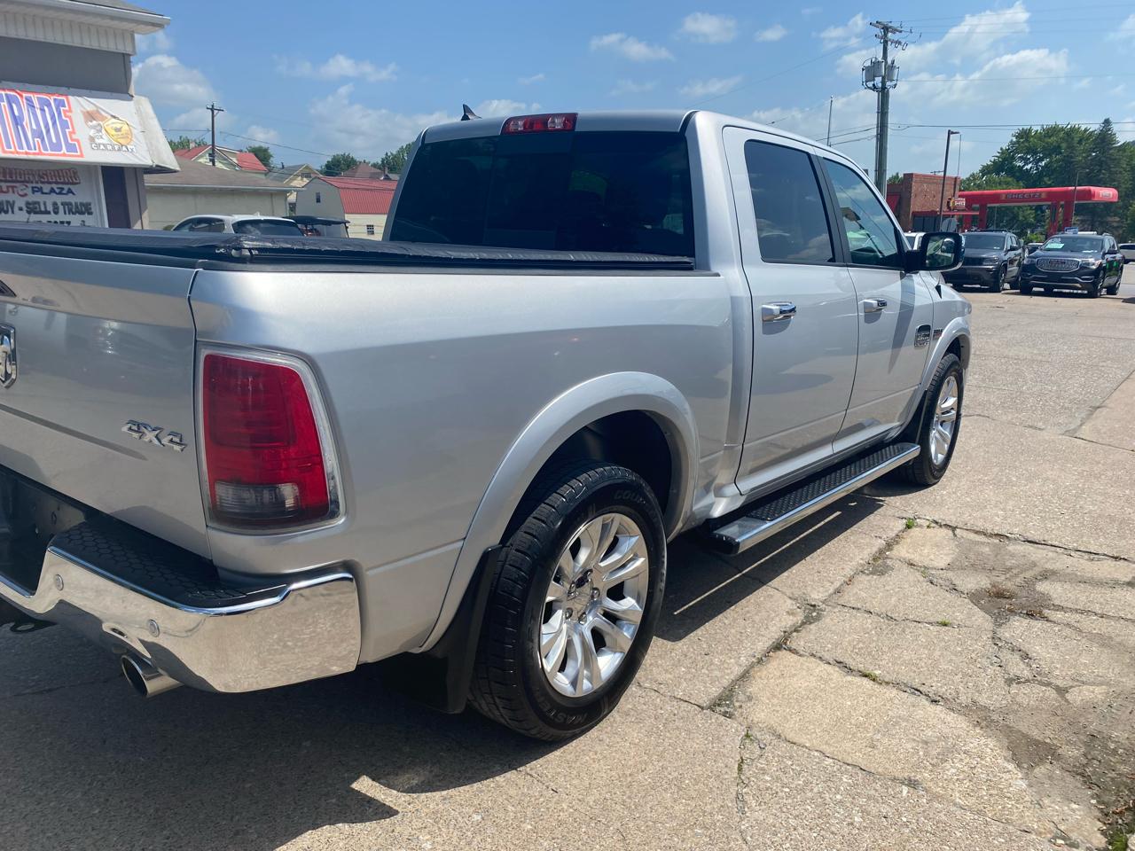 RAM 1500 Longhorn 4x4 Crew Cab 5'7" Box 2017