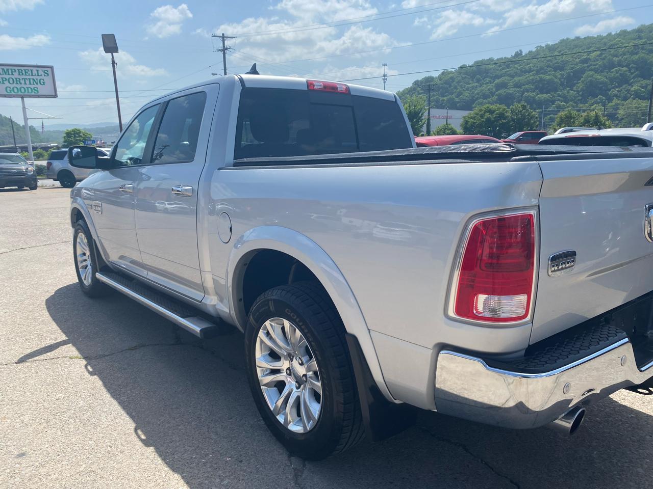 RAM 1500 Longhorn 4x4 Crew Cab 5'7" Box 2017