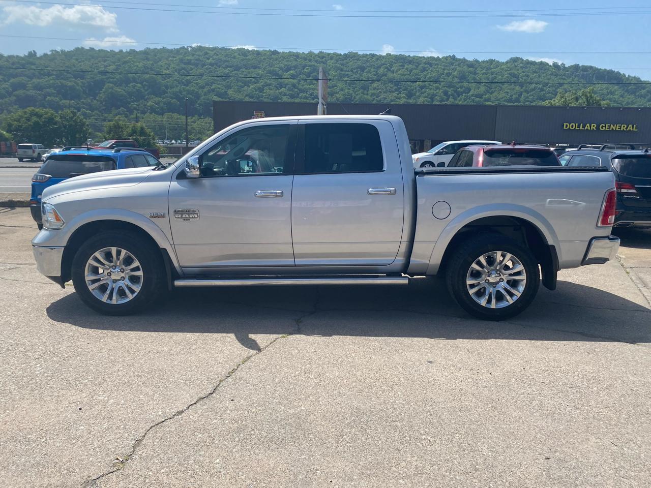 RAM 1500 Longhorn 4x4 Crew Cab 5'7" Box 2017