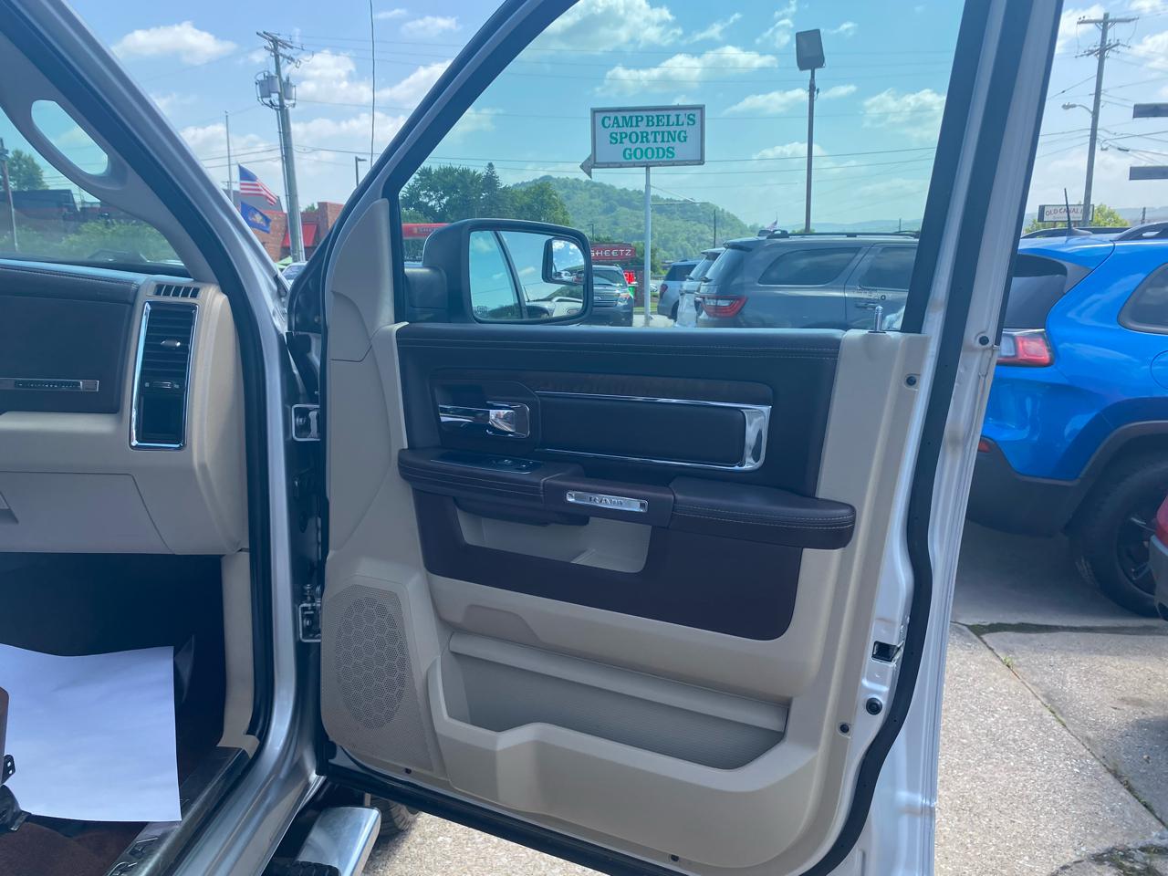 RAM 1500 Longhorn 4x4 Crew Cab 5'7" Box 2017
