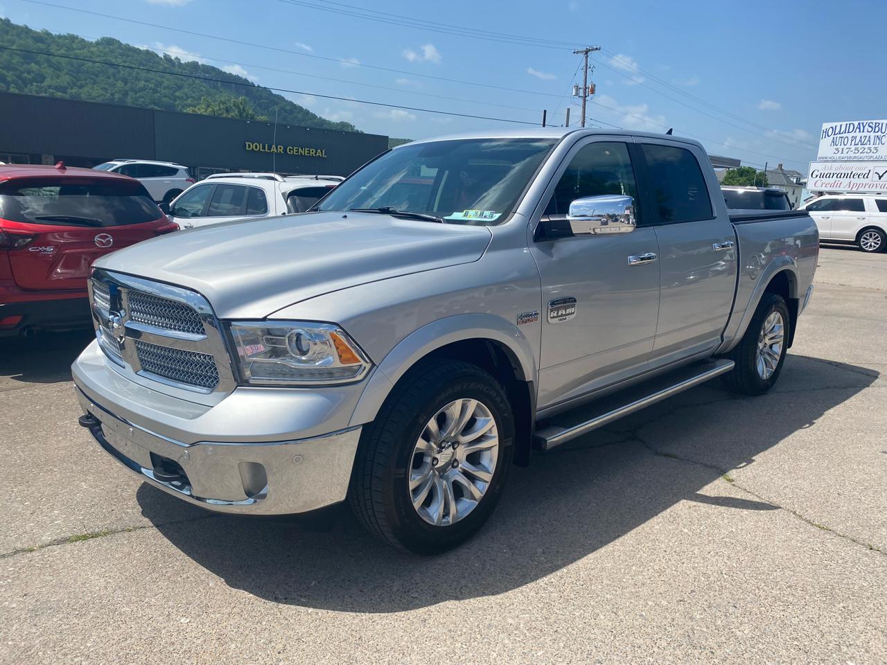 RAM 1500 Longhorn 4x4 Crew Cab 5'7" Box 2017