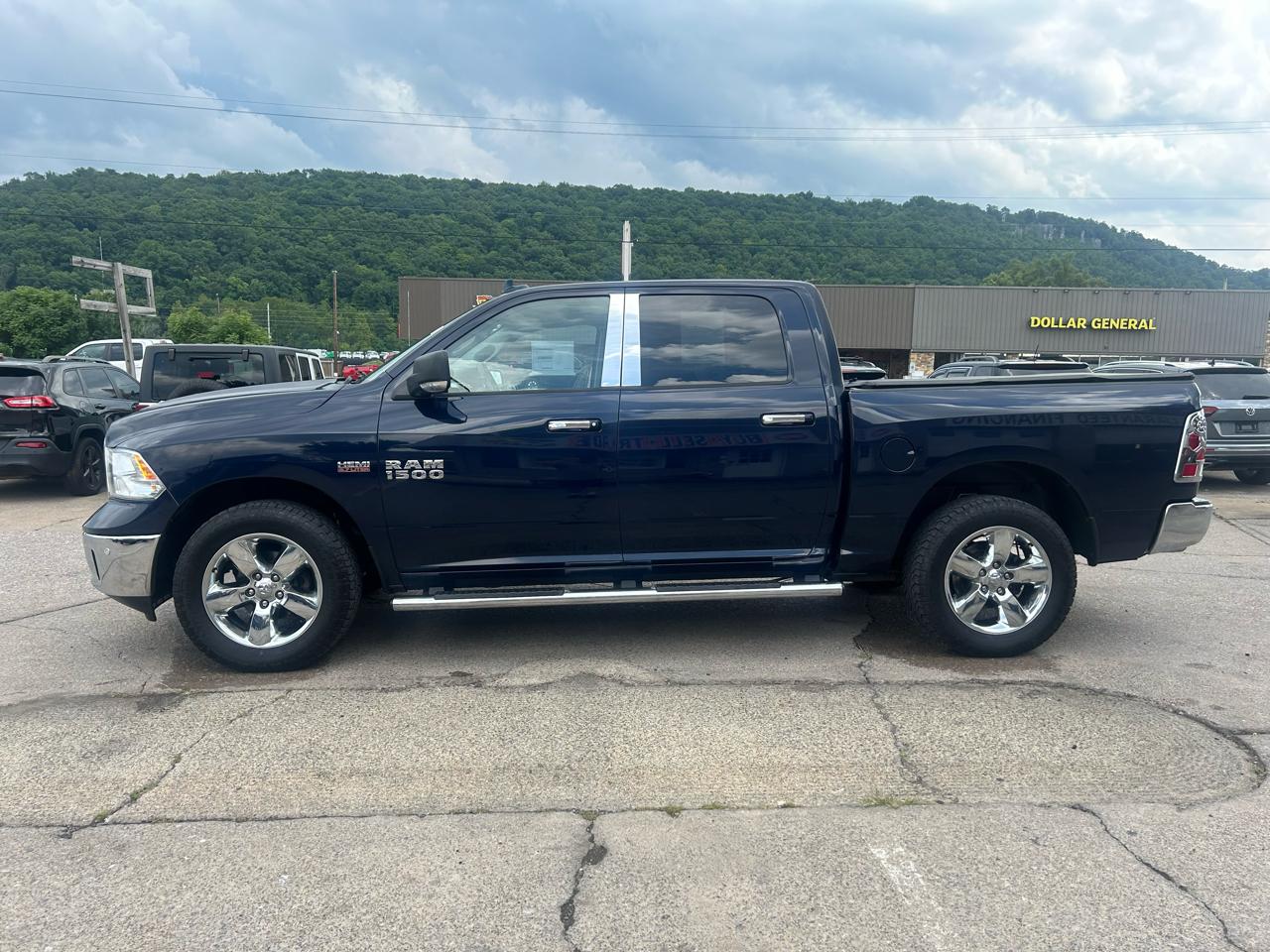 RAM 1500 Big Horn 4x4 Crew Cab 5'7" Box 2017