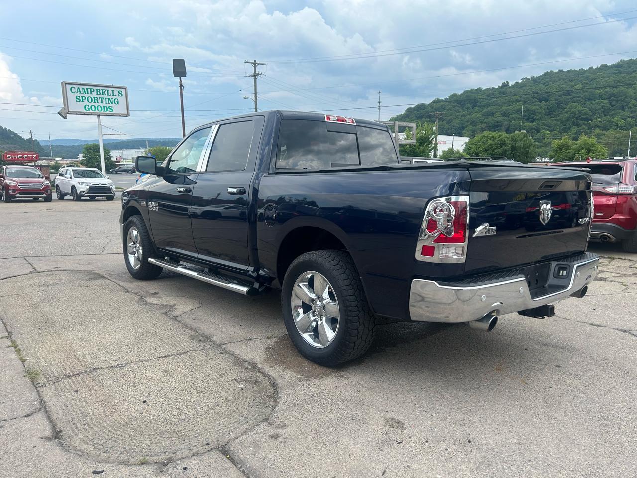 RAM 1500 Big Horn 4x4 Crew Cab 5'7" Box 2017