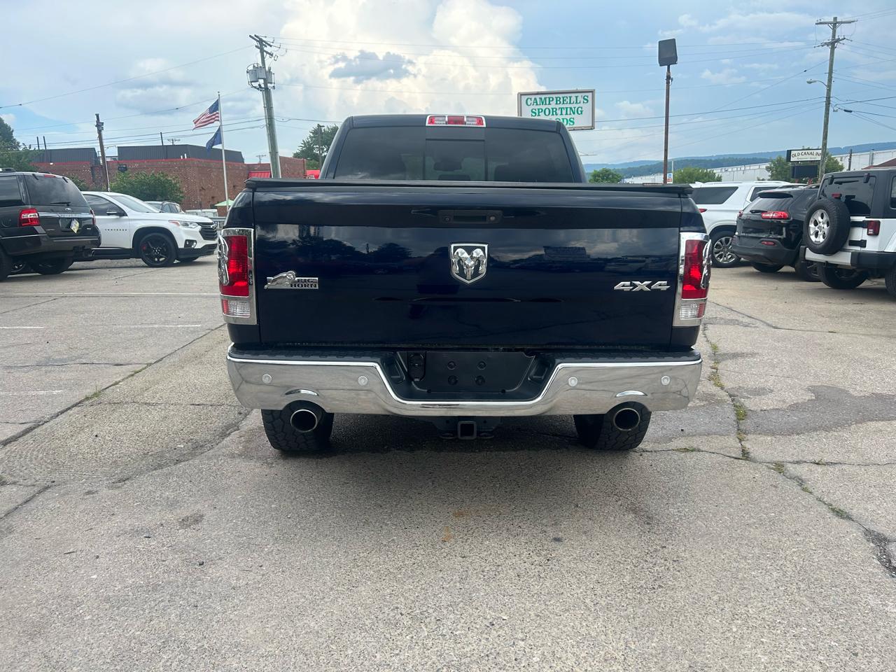 RAM 1500 Big Horn 4x4 Crew Cab 5'7" Box 2017