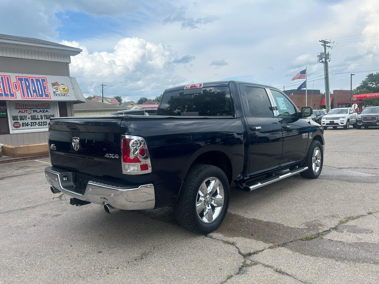 RAM 1500 Big Horn 4x4 Crew Cab 5'7" Box 2017