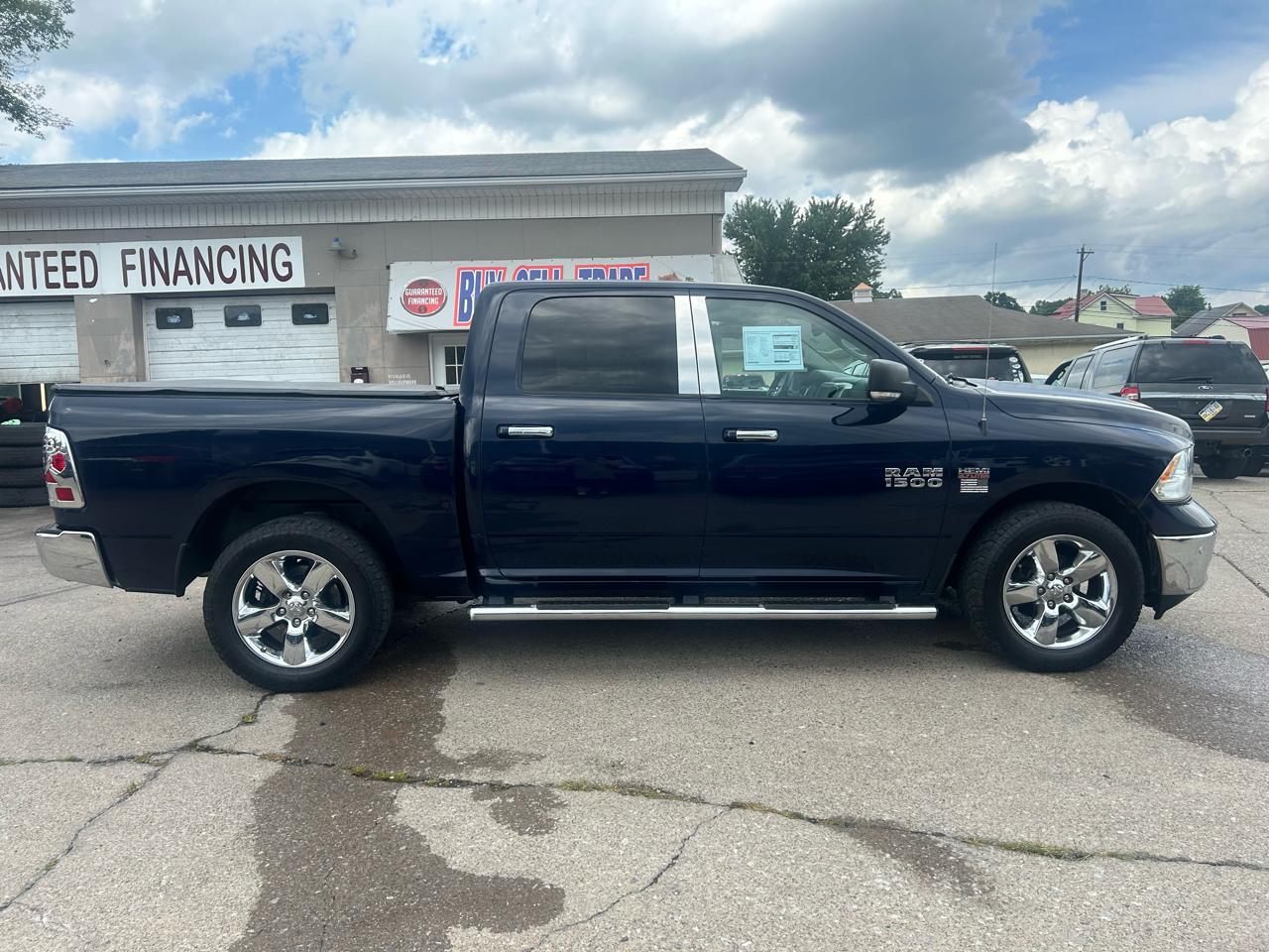 RAM 1500 Big Horn 4x4 Crew Cab 5'7" Box 2017