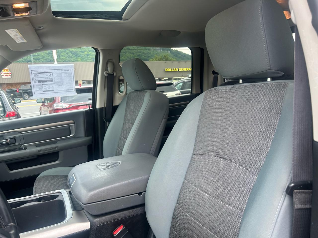 RAM 1500 Big Horn 4x4 Crew Cab 5'7" Box 2017
