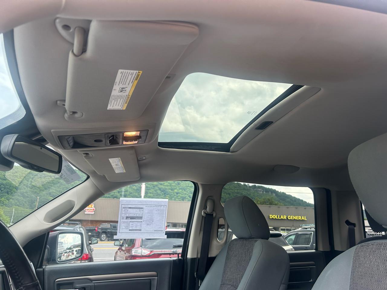 RAM 1500 Big Horn 4x4 Crew Cab 5'7" Box 2017
