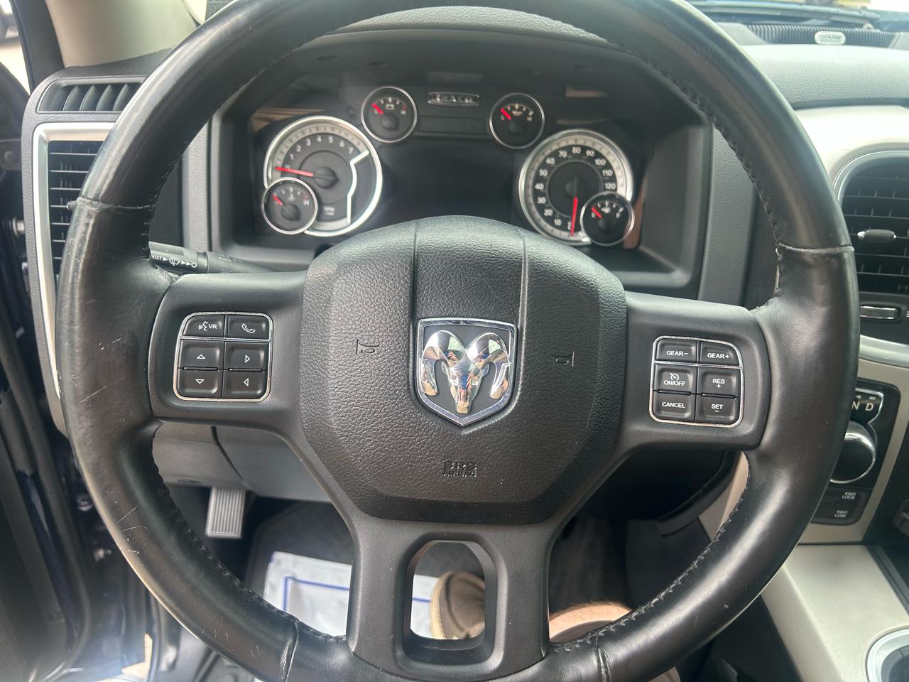 RAM 1500 Big Horn 4x4 Crew Cab 5'7" Box 2017