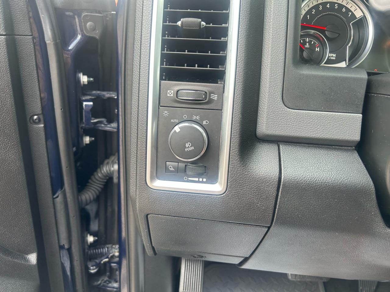 RAM 1500 Big Horn 4x4 Crew Cab 5'7" Box 2017