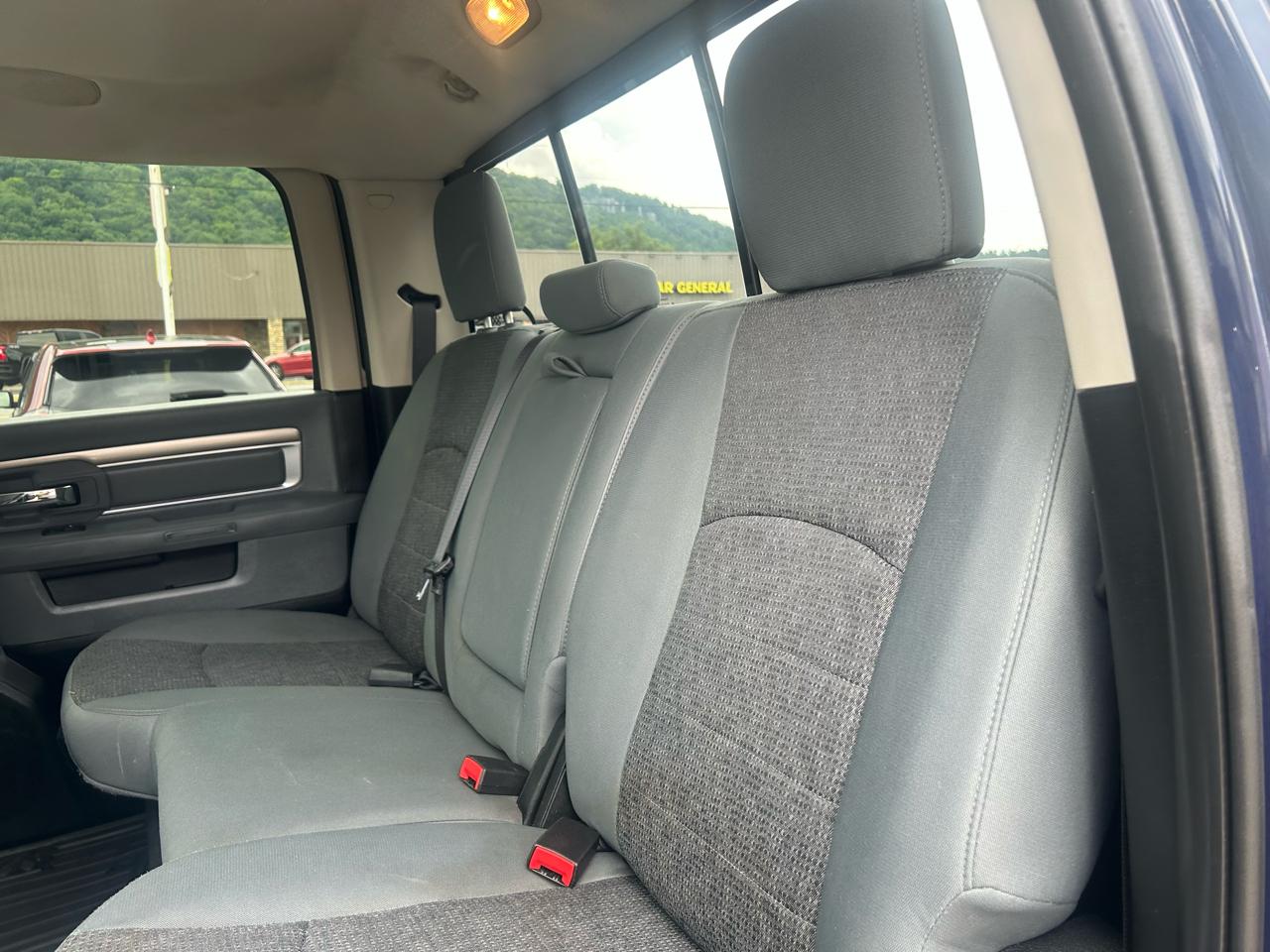RAM 1500 Big Horn 4x4 Crew Cab 5'7" Box 2017