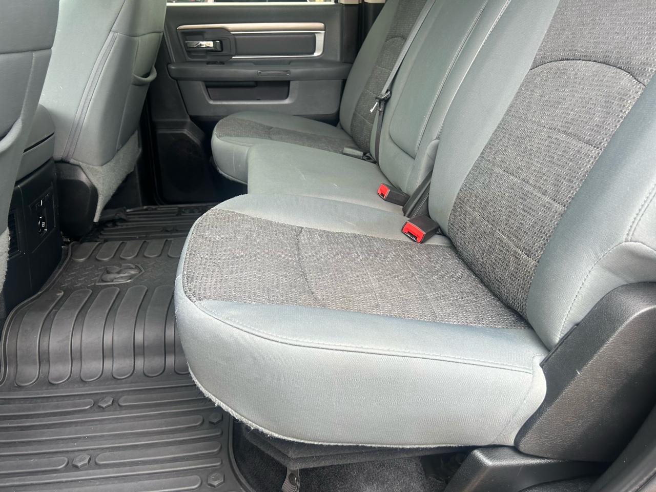 RAM 1500 Big Horn 4x4 Crew Cab 5'7" Box 2017