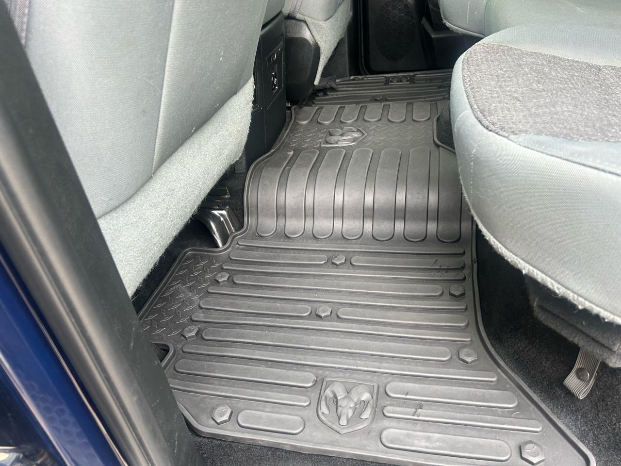 RAM 1500 Big Horn 4x4 Crew Cab 5'7" Box 2017
