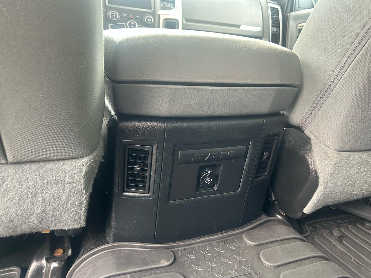 RAM 1500 Big Horn 4x4 Crew Cab 5'7" Box 2017
