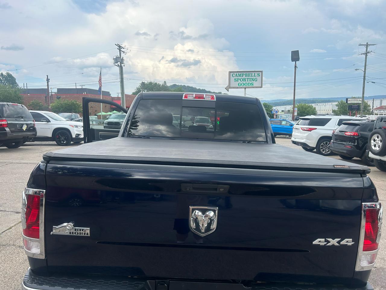 RAM 1500 Big Horn 4x4 Crew Cab 5'7" Box 2017