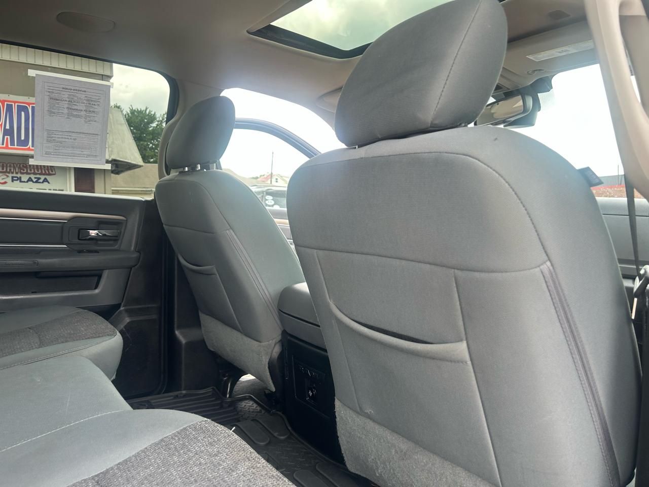 RAM 1500 Big Horn 4x4 Crew Cab 5'7" Box 2017