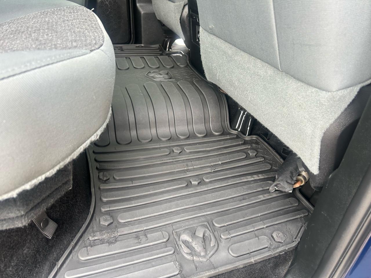 RAM 1500 Big Horn 4x4 Crew Cab 5'7" Box 2017