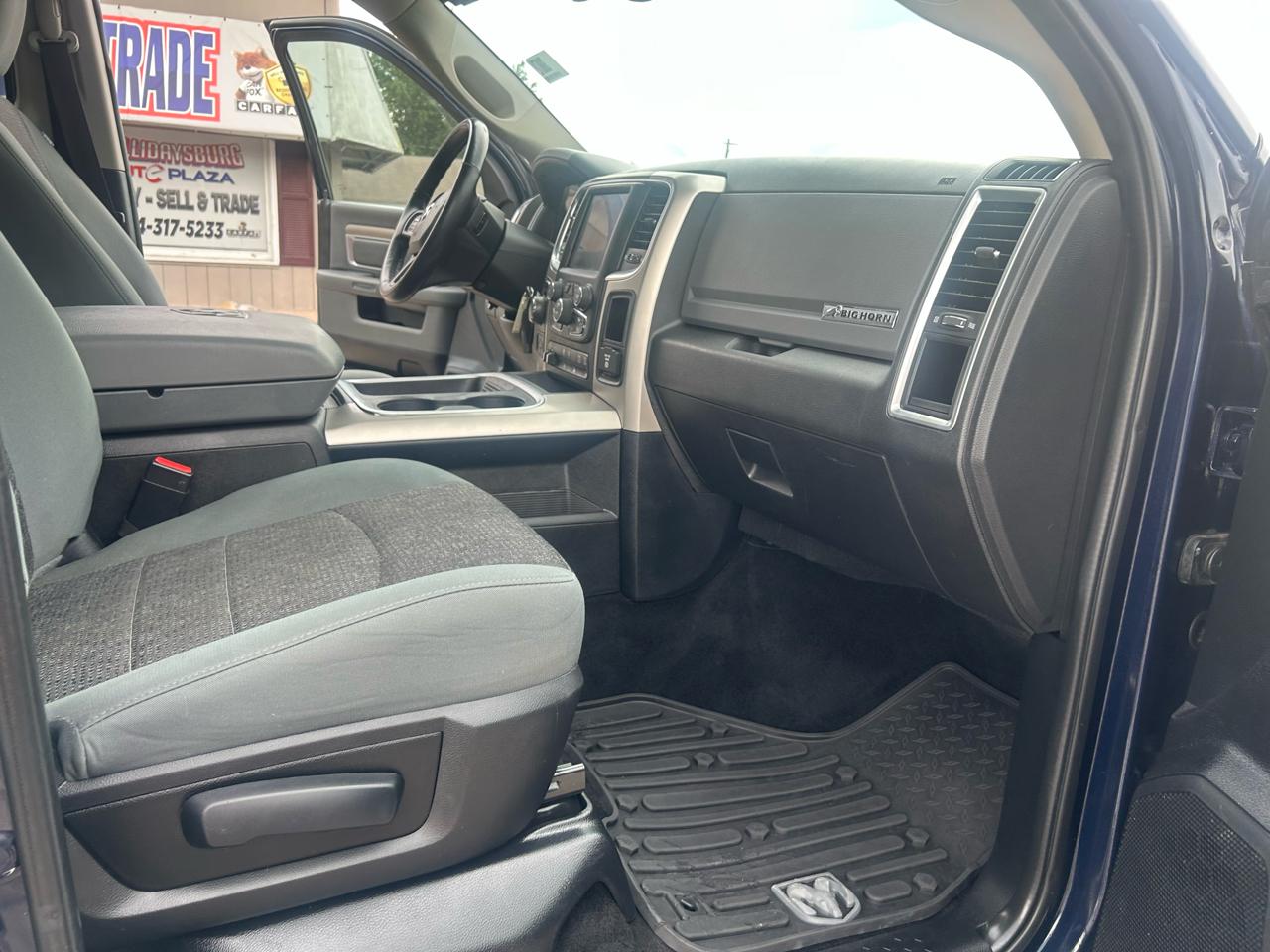 RAM 1500 Big Horn 4x4 Crew Cab 5'7" Box 2017