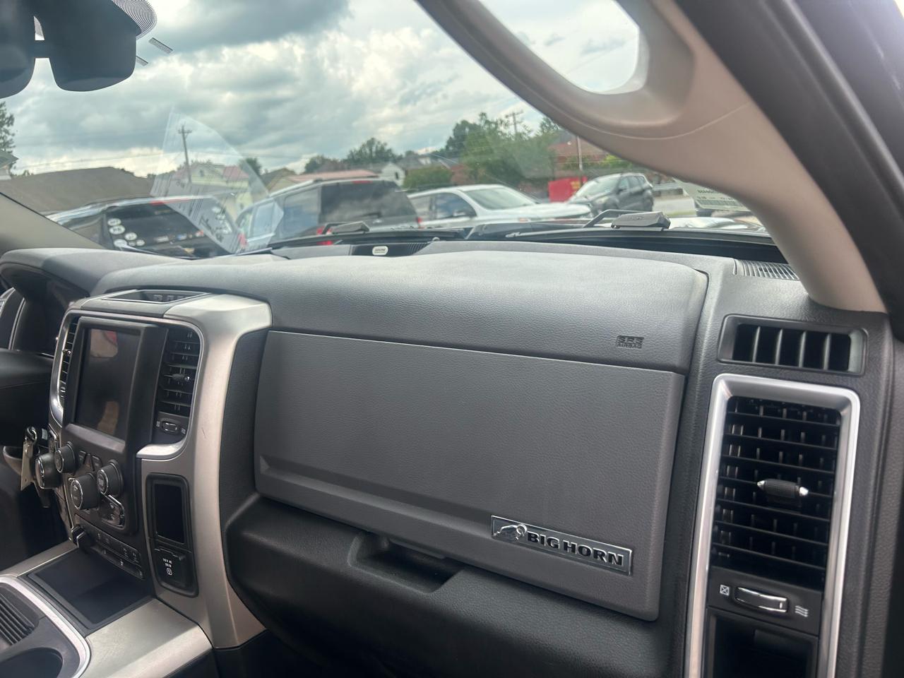 RAM 1500 Big Horn 4x4 Crew Cab 5'7" Box 2017