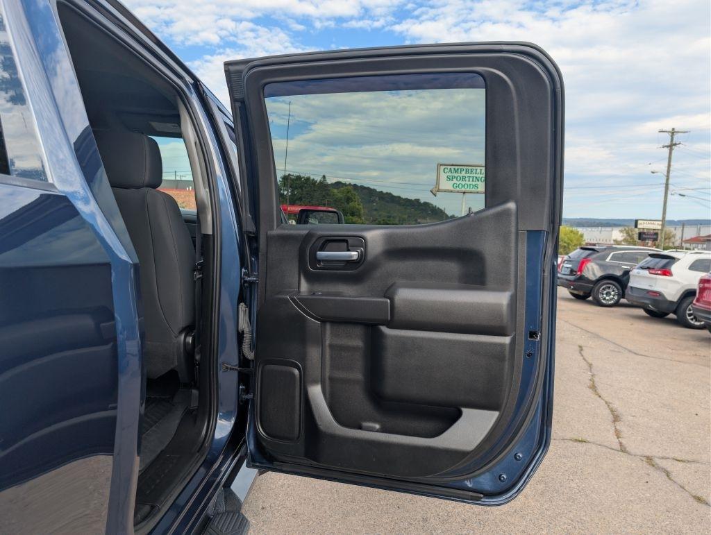 GMC Sierra 1500 4WD Crew Cab 143.5" SLT 2017