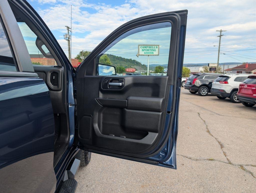 GMC Sierra 1500 4WD Crew Cab 143.5" SLT 2017