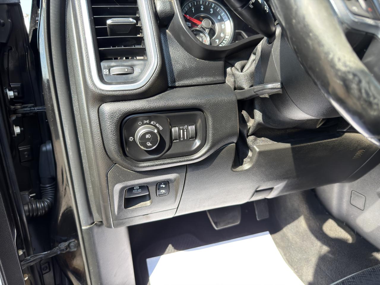 RAM 1500 Laramie 4x4 Crew Cab 6'4" Box 2019