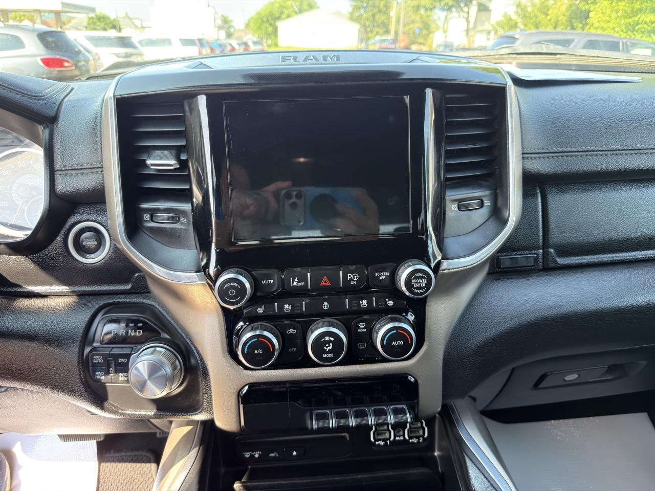 RAM 1500 Laramie 4x4 Crew Cab 6'4" Box 2019